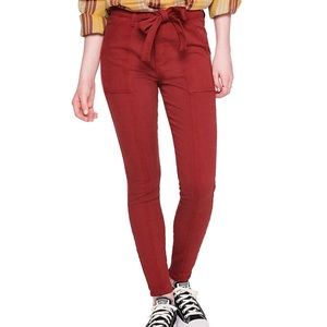 New Juniors' SO Belted Jeggings